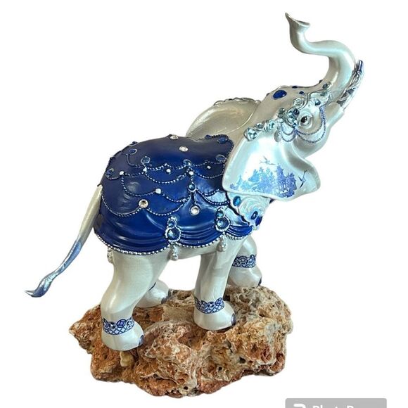 The Hamilton collection sparkling blue willow elephant figurine - Picture 1 of 12
